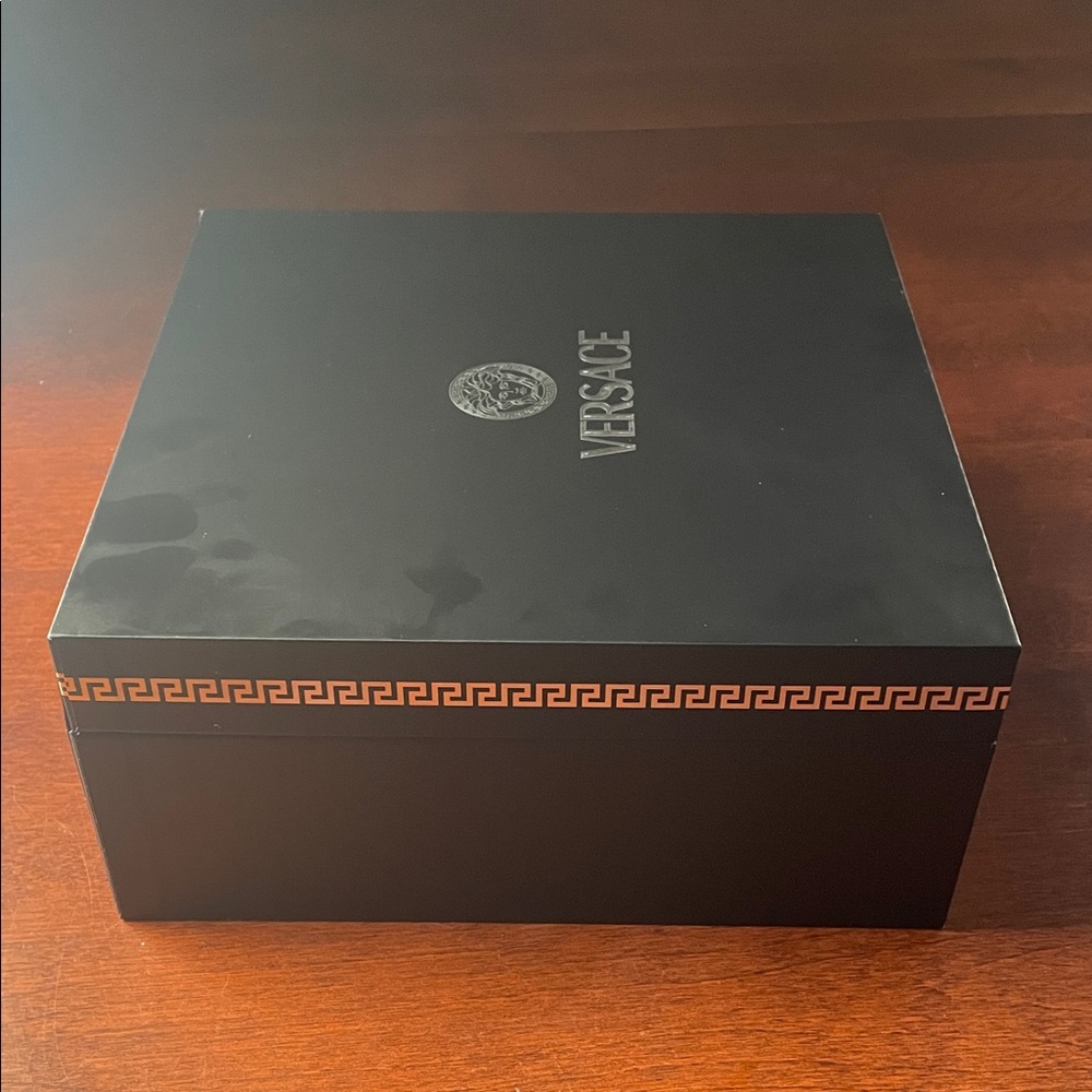 Versace Magnetic snap closure Black Box with Silver Logo - Picture 7 of 11